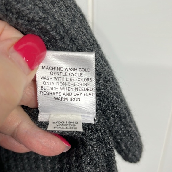 Banana Republic Womens Cardigan S Gray Double Breasted Crop Waffle Knit Boxy EUC - Picture 8 of 12